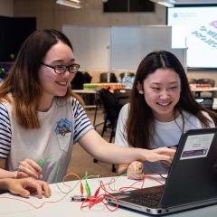 girls on computer